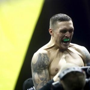 Александр Усик стал первым в истории Украины абсолютным чемпионом мира по боксу