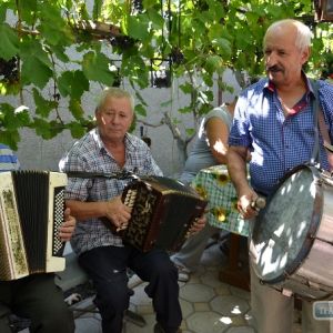 Бессарабские албанцы отметили в Измаиле День вина (ФОТО)