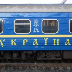 Закрытие железнодорожного сообщения с Россией приведет к росту доходов черного рынка автоперевозчиков - политолог