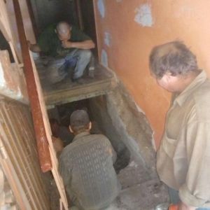 В пятиэтажке на Черёмушках рухнула лестница — люди не могут попасть домой