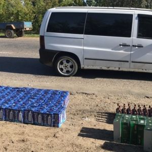 В Одесской области задержали двух мужчин, перевозивших через границу фальсифицированный алкоголь.