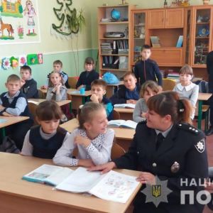 Измаильские полицейские проводят со школьниками уроки по безопасности дорожного движения