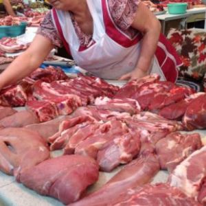 Украинцам рекомендуют покупать еду в магазинах, чтобы не заразиться сибирской язвой