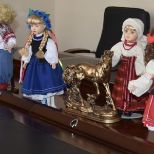 Измаил: в музей Придунавья передали новые экспонаты - уникальные фарфоровые куклы (ФОТО)