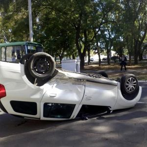 В Измаиле столкнулись  Renault и Mitsubishi: после удара первый из них перевернулся