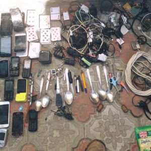Надзиратели из одесских тюрем собрали в СИЗО Измаила «урожай» заточек и мобильников