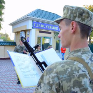 В Измаильском пограничном отряде военнослужащие по контракту приняли Воинскую присягу