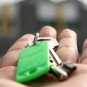 В Украине разрешили взимать квартиры за долги