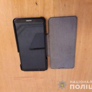 В Измаиле злоумышленница затеяла с незнакомкой ссору, отобрала её телефон и сдала в ломбард