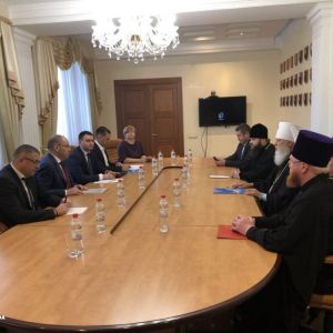 Губернатор поговорил с представителями Московского и Киевского патриархатов о недопущении провокаций: диалога не получилось