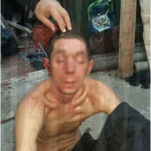 Неадекват с топором порубил двери одесситам - в Одессе задержали рецидивиста