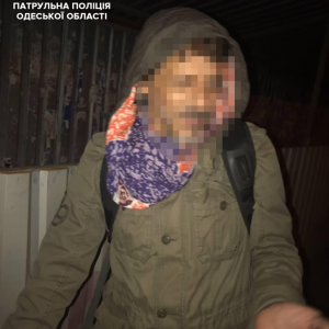Патрульные полицейские задержали на трассе Одесса-Рени пьяного вооруженного водителя, ранее судимого (ФОТО)