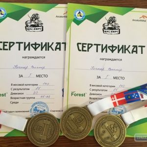 Священник-силач из Бессарабии вновь побил рекорд Украины