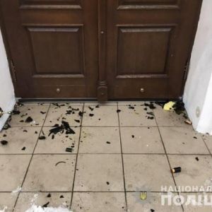 В Киеве забросали коктейлями Молотова Андреевскую церковь