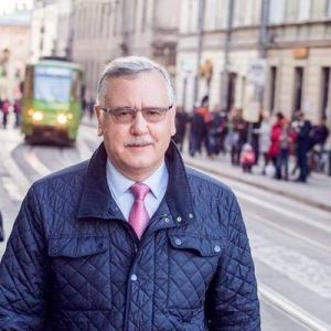 В Одессе забросали яйцами Анатолия Гриценко и избили его сторонников