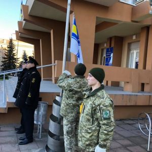 В Измаиле подняли флаг ВМС в поддержку пленных моряков (ФОТО, ВИДЕО)