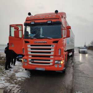 Забрали деньги и скрылись на грузовиках: на трассе «Киев - Одесса» на водителя напали разбойники