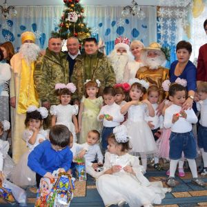 Пограничники Измаильского отряда поздравили с Днем Святого Николая малышей специализированного дома ребенка