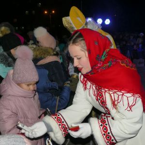 Мороз – не помеха: на центральной площади Измаила отмечают День Святого Николая (Фоторепортаж)