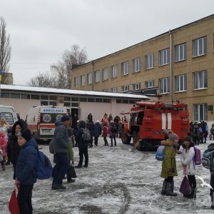 В Черноморске четверо школьников отравились неизвестным веществом: дети в больнице