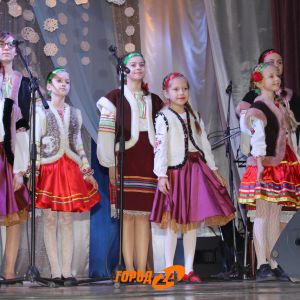 На главной измаильской сцене ко Дню Святого Николая блистала талантами Детская школа искусств (ФОТО)