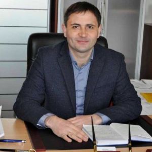 Мэра Болграда подозревают в махинациях с документами и избиении протестующего ногами