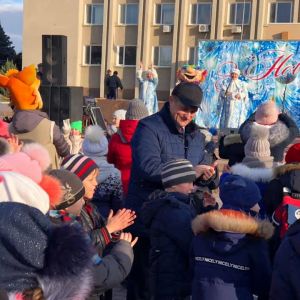 У городской елки Измаила детворе устроили настоящий праздник (ФОТО, ВИДЕО)