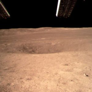 Сделан первый в мире снимок с поверхности обратной стороны Луны