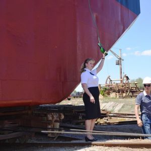 На Килийском заводе спустили на воду уникальную баржу "УДП" (ФОТОРЕПОРТАЖ, ВИДЕО)