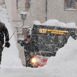 Снегопады парализовали Европу: количество жертв выросло до 14