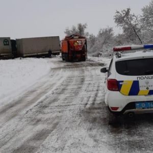 В Болградском районе пассажирский автобус и фура слетели в кювет