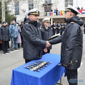 Два одесских моряка, находящихся в российском плену, заочно стали лейтенантами