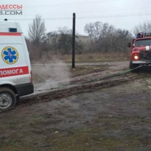 В Одесской области пришлось вытаскивать «скорую» с роженицей
