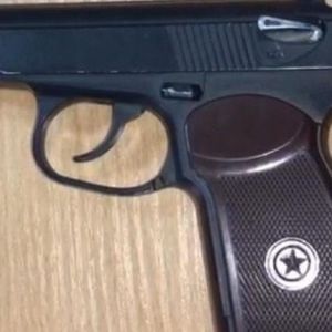 В Одессе мужчина догнал водителя, который его подрезал, и прострелил ему руку