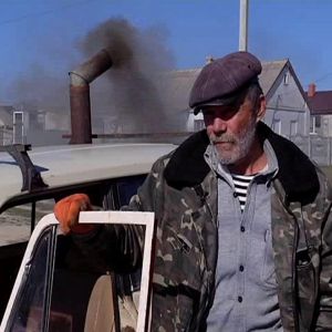 В Одесской области водитель отапливает свой «Москвич» при помощи буржуйки