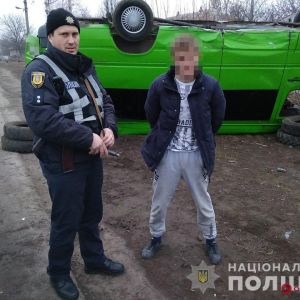 В Одесской области пьяный мужчина угнал маршрутку и попал в ДТП