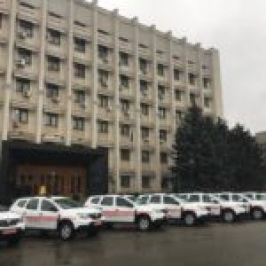 Одесская область: сельским амбулаториям передали автомобили неотложной помощи