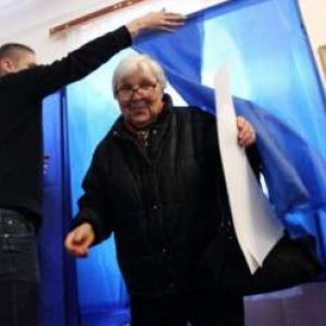 Спасатели приступили к проверке избирательных участков по всей Украине