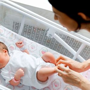 Самой молодой маме Одесской области - 12 лет, самой пожилой роженице - 58 лет