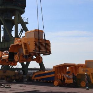 Измаильский порт перегрузил партию «БелАЗов» в Сербию