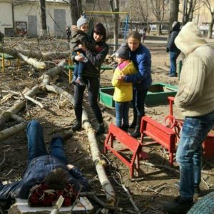 В Одессе на детскую площадку рухнуло дерево: есть пострадавшие