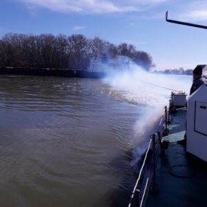 На украинском участке Дуная село на мель судно с грузом минеральных удобрений