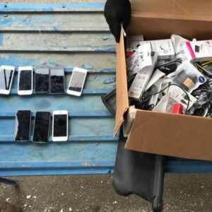 Молдаванин пытался провезти через "Паланку" гаджетов на 360 тысяч