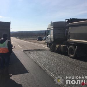 Сбитый на трассе Киев-Одесса работник дорожной службы скончался в больнице