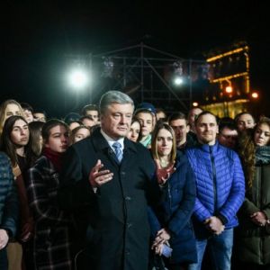 Президент Петр  Порошенко поручил подготовить расчеты для ежегодной 13 пенсии