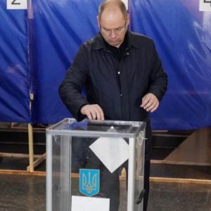 Глава Одесской ОГА Максим Степанов также проголосовал