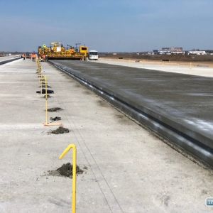 Взлетно-посадочная полоса Одесского аэропорта будет готова до конца года