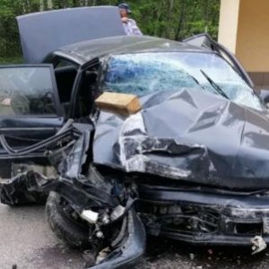 ДТП на трассе Одесса-Киев: автомобиль въехал в остановку, пострадали люди (ФОТО)