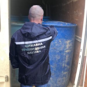 В Измаильском районе пограничники вместе с полицией обнаружили более 3 тонн контрафактного спирта