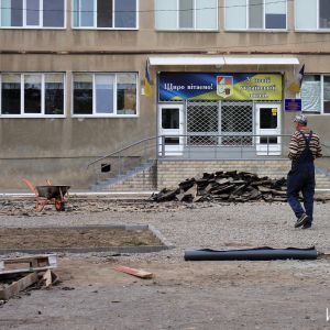 В Измаиле благоустраивают внутридворовые территории школ (ФОТО)